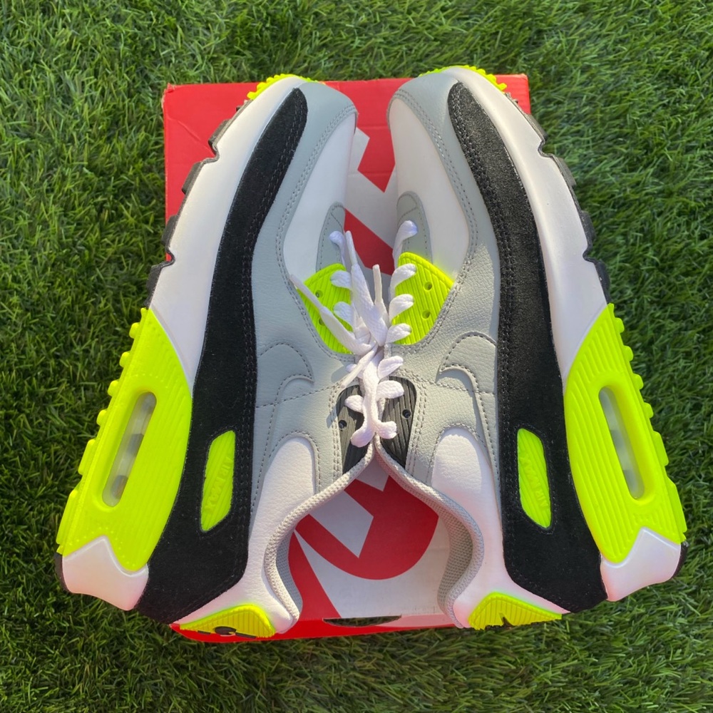 Nike Air Max 90 LTR volt (GS) size 7